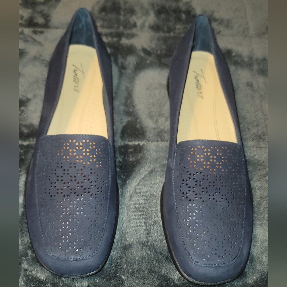 Trotters "Jenn" Nubuck Loafer (Navy Blue) Size 12W